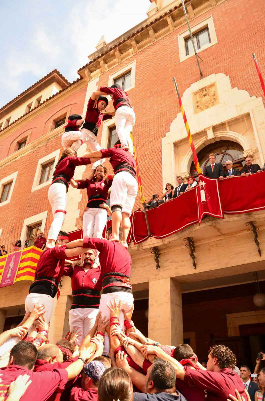 3d6 dels Castellers de Tortosa a la plaça de l'Ajuntament